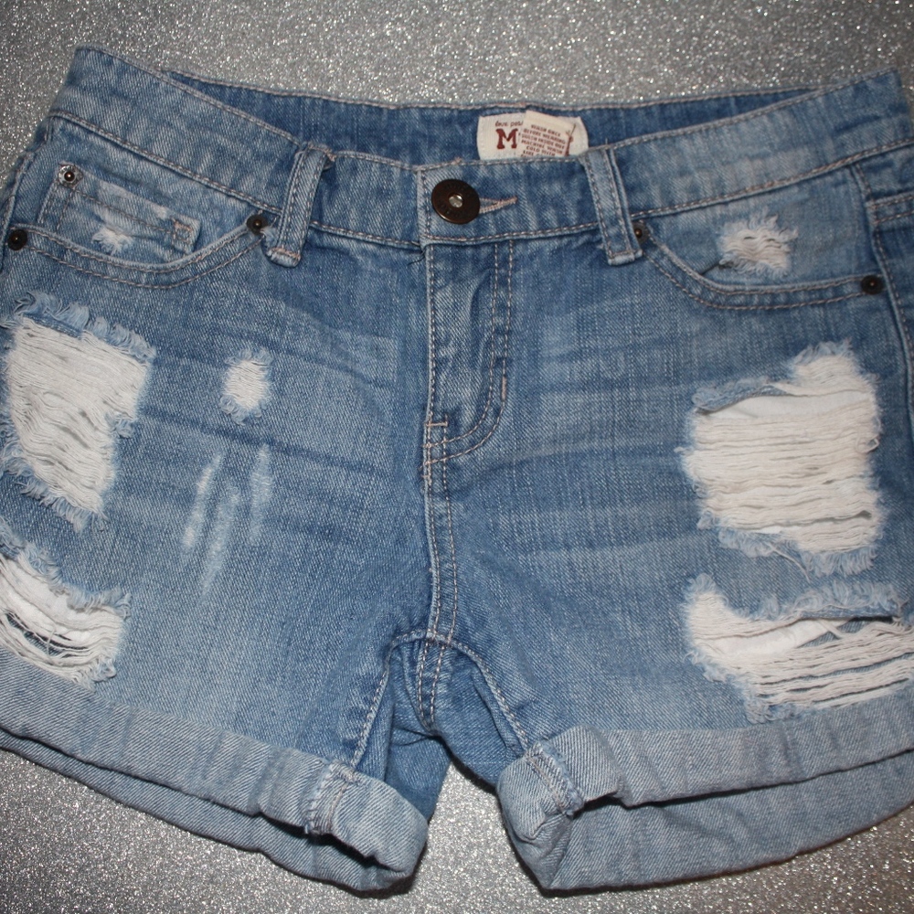 Jean shorts w/ holes